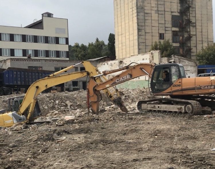 Демонтаж будівель з виокремленням металобрухту