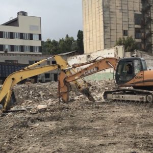 Демонтаж будівель з виокремленням металобрухту